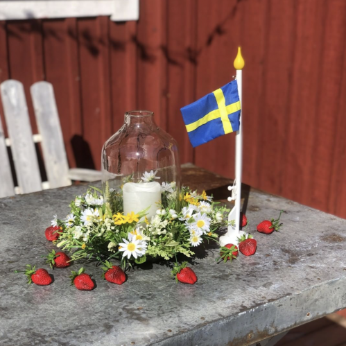 Flagga - Svensk bordsflagga i tr och tyg - 37cm - www.frokenfraken.se