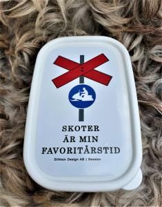 Mellislåda - Skoter är min favoritårstid - 10,6 x 6,8 x 4,0 cm - www.frokenfraken.se