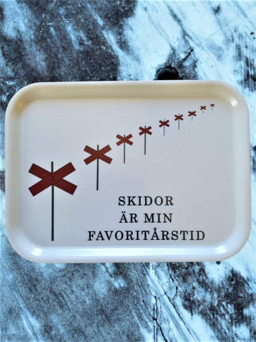 Bricka - Skidor r min favoritrstid - 27 x 20 cm - www.frokenfraken.se