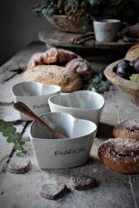 Skål - Hjärtformad - Kärlek & Fika - 13 x 13 x 7 cm - www.frokenfraken.se