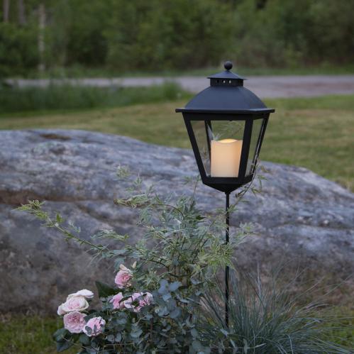 Gravljus - Lykta på pinne - Svart - Timer - 15,5 x 85 cm - www.frokenfraken.se