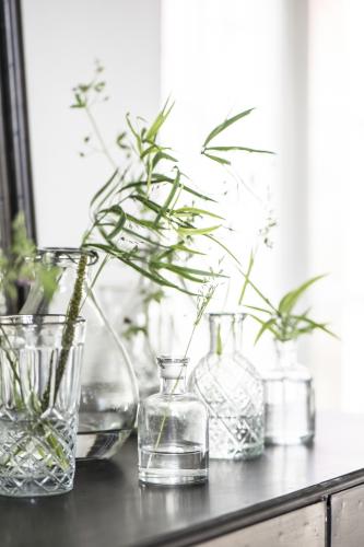 V.51 - Glasflaska/Ljusstake - Kristallglaskänsla - Ø6 x 11 cm - www.frokenfraken.se