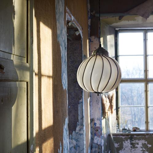 HÖST - Taklampa - Vit/Krom - 35 x Ø25 cm - www.frokenfraken.se