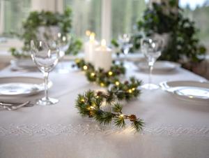 Lärkgirlang med kottar - Belysning - 140cm - www.frokenfraken.se