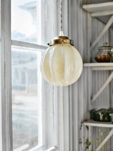 Taklampa - Marit - Liten - Mässing, Vit - Ø16 x H18 cm - www.frokenfraken.se
