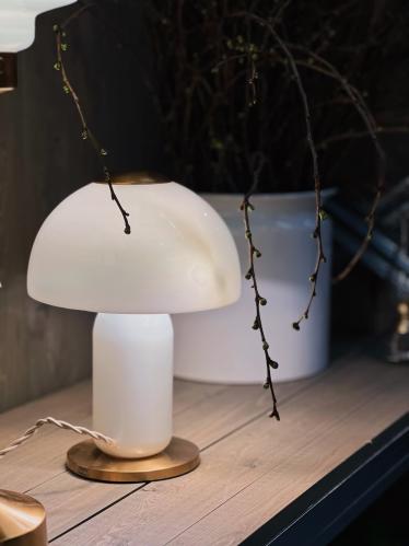 Bordslampa - Margit - Opal - Vit - Ø19 x H28 cm - www.frokenfraken.se