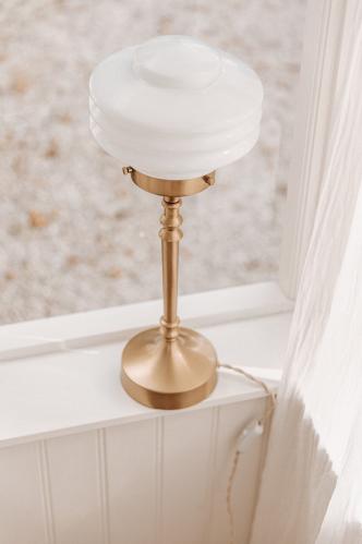 Bordslampa - Valter - Mässing/Vit - Ø20 x H56 cm - www.frokenfraken.se