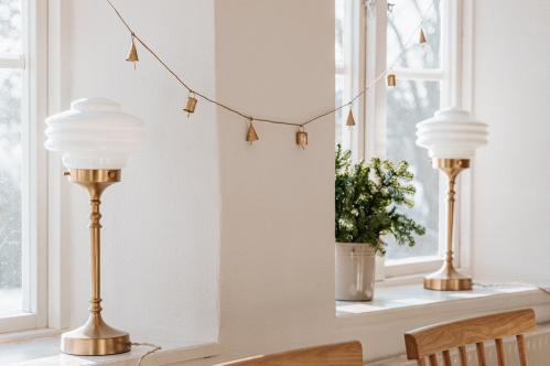 Bordslampa - Valter - Mässing/Vit - Ø20 x H56 cm - www.frokenfraken.se