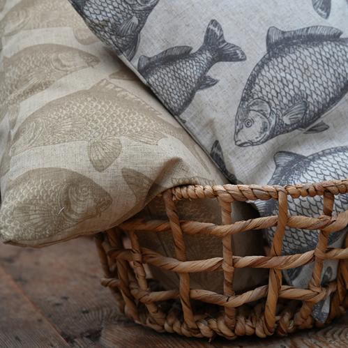 Kuddfodral - Fisk - Ocra - 45 x 45 cm - www.frokenfraken.se