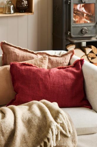 Kuddfodral - rost/bordeaux med fransar - 40 x 60 cm - www.frokenfraken.se