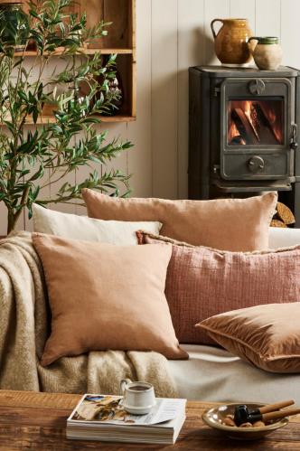 Kuddfodral - rost/rosa med fransar - 40 x 60 cm - www.frokenfraken.se