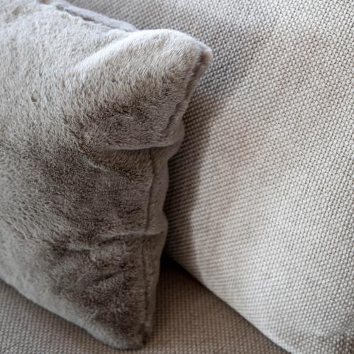 Kuddfodral - Celine - Cream - Fuskpäls - 60 x 60 cm - www.frokenfraken.se
