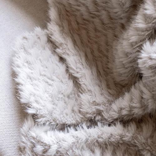 Pläd - Cavalese - Cream - Fuskpäls - 150 x 260 cm - www.frokenfraken.se