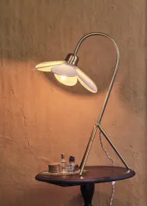 Bordslampa Daisy - Beige - Mässing - Ø30 x H57 cm - www.frokenfraken.se