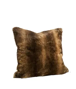 Kuddfodral - Amber Wolf - Brun - Fuskpäls - 60 x 60 cm - www.frokenfraken.se
