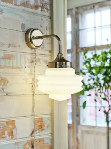 Vägglampa - Valter - Mässing/Vit - Ø20 x H31 x D28 cm - www.frokenfraken.se