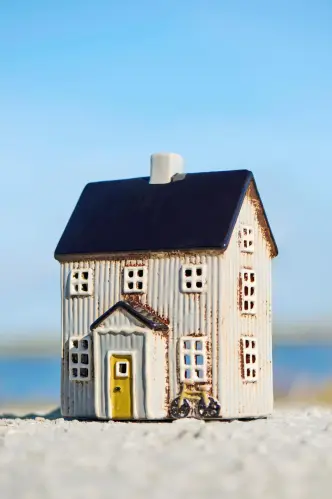 Hus för värmeljus - Visby - cykel svart tak - 18 cm - www.frokenfraken.se