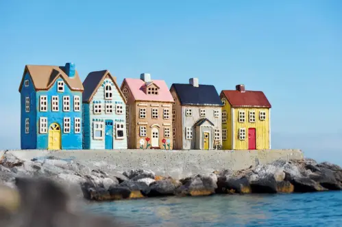 Hus för värmeljus - Visby - cykel svart tak - 18 cm - www.frokenfraken.se
