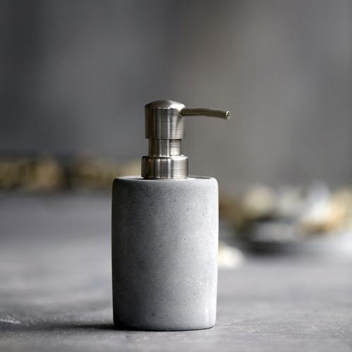 Tvålpump - Betong - 17 cm - www.frokenfraken.se