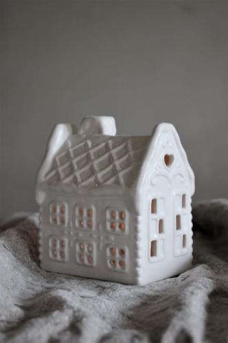 Ljuslykta - Ljushus -Vit - 11 x 8 x 12 cm - www.frokenfraken.se