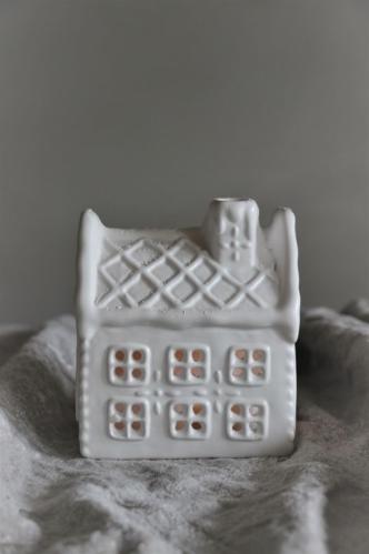 Ljuslykta - Ljushus -Vit - 11 x 8 x 12 cm - www.frokenfraken.se