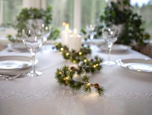 Lärkgirlang med kottar - Belysning - 140cm - www.frokenfraken.se