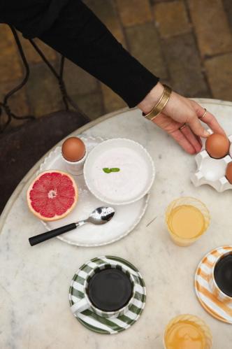 Kopp med fat - Randig - Grön - www.frokenfraken.se