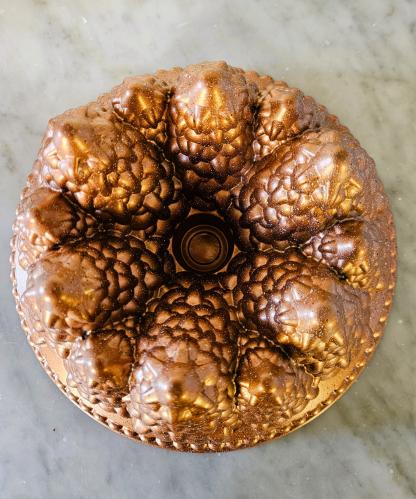 Sockerkaksform - snötyngda granar - Ø 25 cm - www.frokenfraken.se
