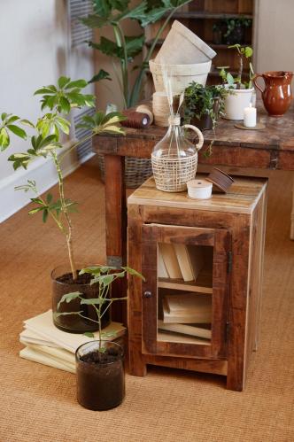 Sidobord - Skåp med glasdörr - Wood - 62 cm - www.frokenfraken.se