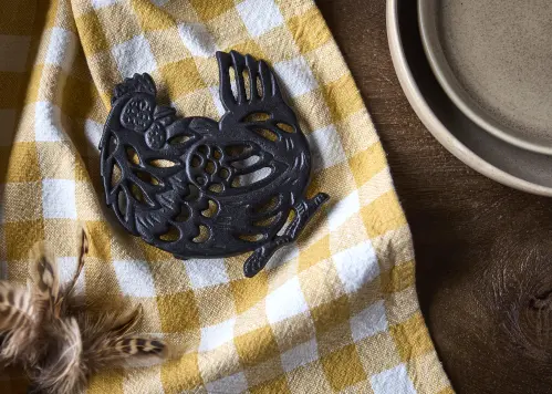 Grytunderlägg - Höna Järn - Svart - 14 x 14 cm - www.frokenfraken.se