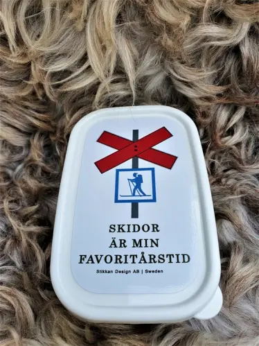 Mellislåda - Skidor är min favoritårstid - 10,6 x 6,8 x 4,0 cm - www.frokenfraken.se