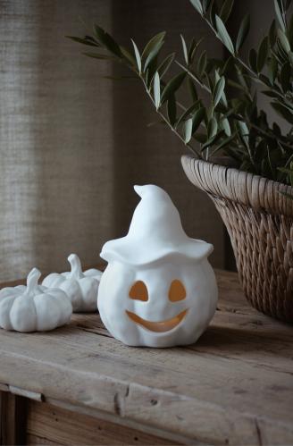 Ljuslykta - Pumpa med Hatt - Vit - 12 x 13 x 15 cm - www.frokenfraken.se