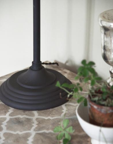 XXX_UTGÅTT_Bordslampa - Rustik lampa i svart metall - www.frokenfraken.se