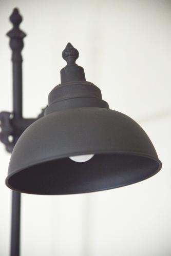 XXX_UTGÅTT_Bordslampa - Rustik lampa i svart metall - www.frokenfraken.se
