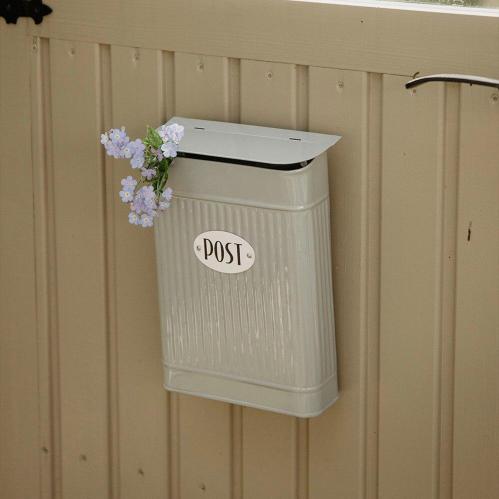 Postlåda Hugo - Grön - B17 x H25 x D6 cm - www.frokenfraken.se
