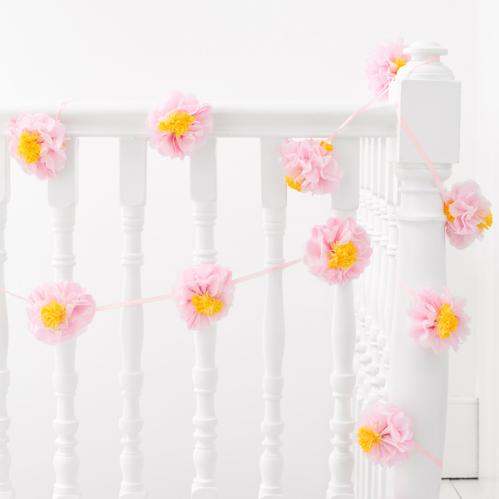 Girlang - Flower Pom Poms - Rosa - 3 m - www.frokenfraken.se