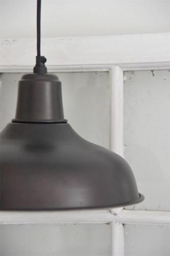 Taklampa - Metall - Blank Svart - 25 x Ø30 cm - www.frokenfraken.se