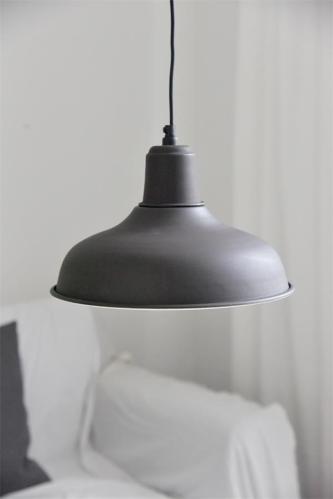 Taklampa - Metall - Matt Svart - 25 x Ø30 cm - www.frokenfraken.se