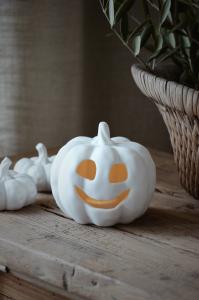 Ljuslykta - Pumpa - Vit - 12 x 11 x 15 cm - www.frokenfraken.se