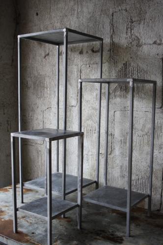 Piedestal - Zinkfärgad metall - 3 storlekar - 32 x 89 cm - www.frokenfraken.se