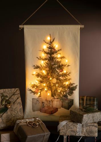 Väggbonad - Julgran med paket - Med belysning - 50 x 75 cm - www.frokenfraken.se