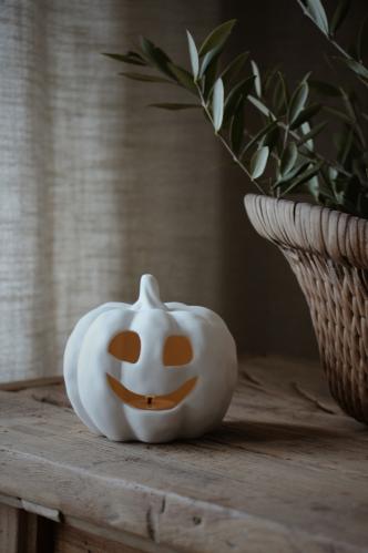 Ljuslykta - Pumpa - Vit - 12 x 11 x 15 cm - www.frokenfraken.se