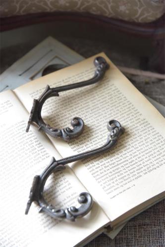XXX_XXX_Krok - Coat hook - Patinerad metall - 15 cm - www.frokenfraken.se