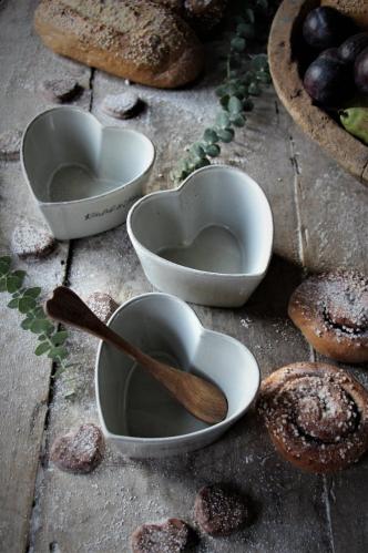 Skål - Hjärtformad - Kärlek & Fika - 13 x 13 x 7 cm - www.frokenfraken.se
