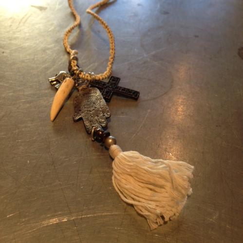 Halsband - Hand & Toffs - www.frokenfraken.se