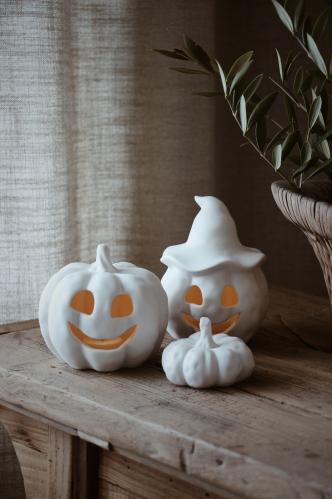Ljuslykta - Pumpa - Vit - 12 x 11 x 15 cm - www.frokenfraken.se