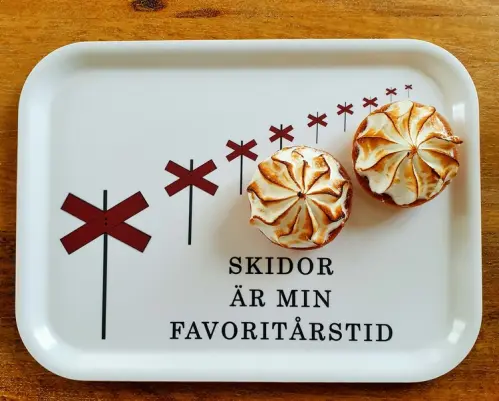 Bricka - Skidor är min favoritårstid - 27 x 20 cm - www.frokenfraken.se
