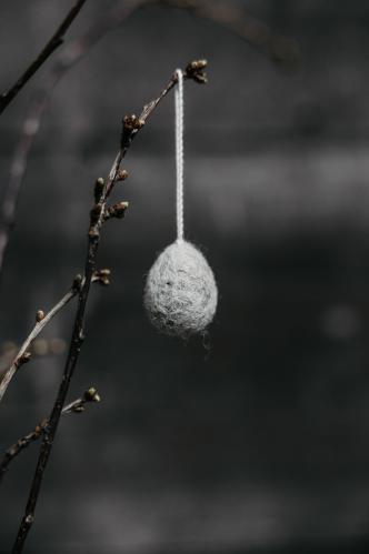 Hängande Ägg - Ullås - Grå - 2 x 3 cm - www.frokenfraken.se