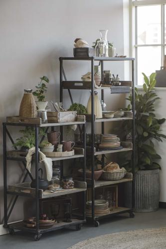 Display på hjul med 2 faste Trähyllor och 4 lösa Träbrickor - www.frokenfraken.se