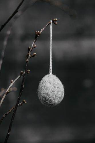 Hängande Ägg - Ullås - Grå - 4 x 5 cm - www.frokenfraken.se